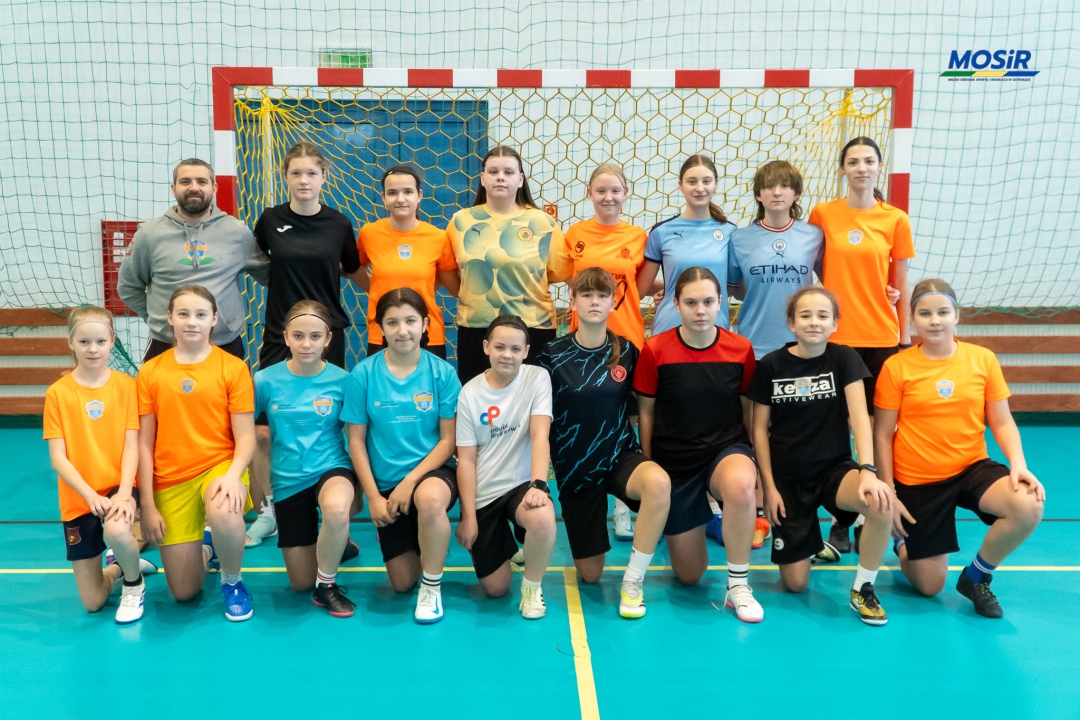 Ferie na sportowo 2025. Dziewczyny trenowały piłkę nożną! [WIDEO, ZDJĘCIA]