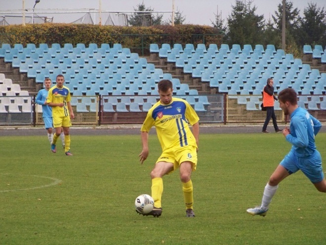 IV liga: Sromotna porażka Korony HiD. Jedenaście bramek w meczu z Błękitnymi [ZDJĘCIA, VIDEO]
