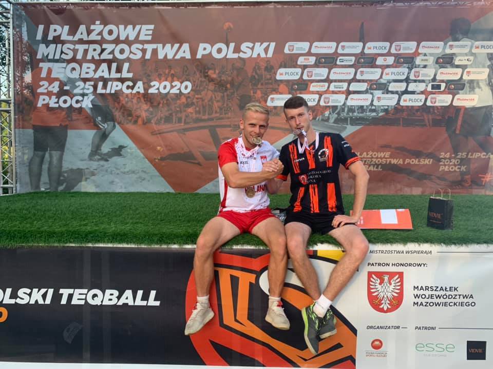 Plażowe Mistrzostwa Polski Teqball. Dwa złota Duszaka, brąz Staśkiewicza