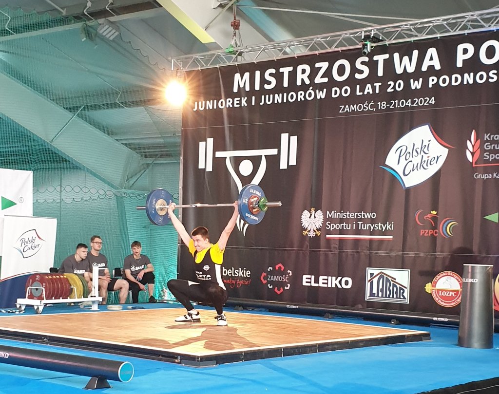 Atleci z Ostrołęki na Mistrzostwach Polski junior&oacute;w w podnoszeniu ciężar&oacute;w [ZDJĘCIA]