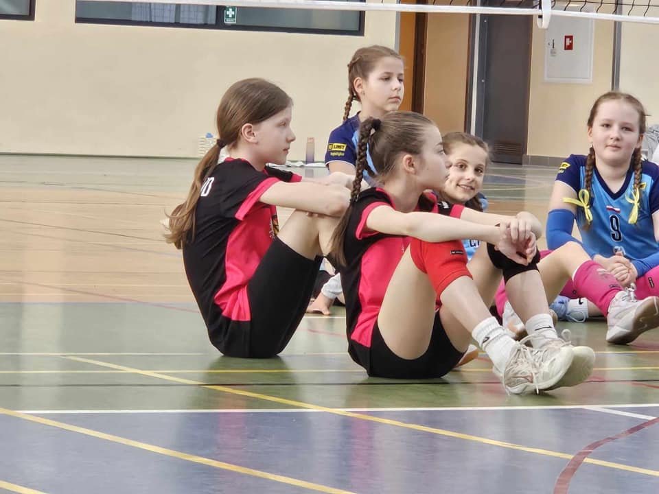 Nike Ostrołęka. Ania i Amelia si&oacute;dme na Mazowszu