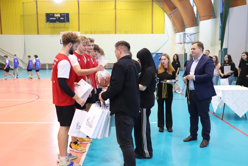Ostrołęka zagrała! Młodzieżowy turniej koszyk&oacute;wki zakończony triumfem II LO