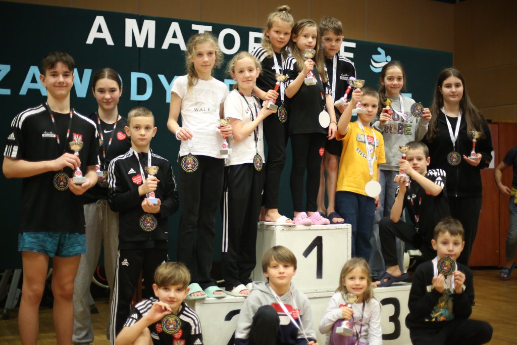 UKS Piątka na zawodach w Chorzelach: pływała młodzież i mastersi!