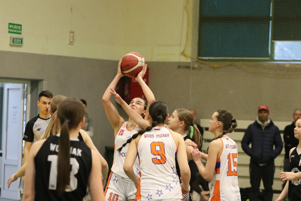 P&oacute;łfinał Mistrzostw Polski w Ostrołęce wystartował. Unia Basket zaczęła od porażki [WIDEO, ZDJĘCIA]
