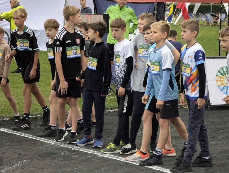 Mini maraton w Ostrołęce. Biegowa pasja od najmłodszych lat! [ZDJĘCIA]