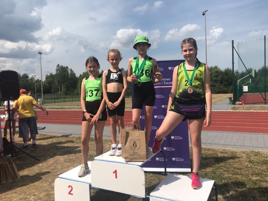 UKS Clan na Mistrzostwach Mazowsza. Zofia Mrozek i Zuzanna Zalewska z medalami [ZDJĘCIA]