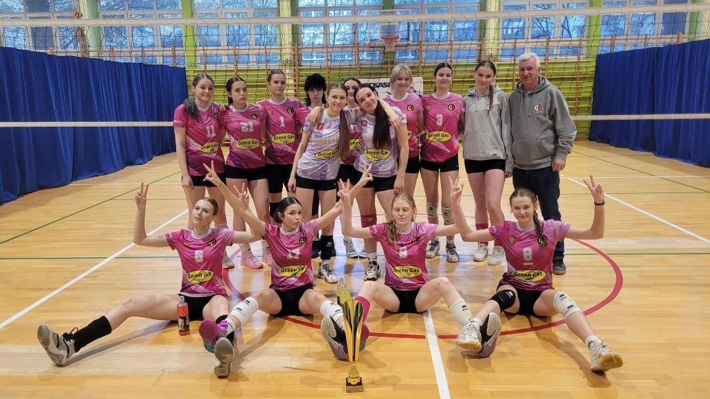 Siatkarki Nike Ostrołęka triumfują w Warszawie! Puchar zdobyty!
