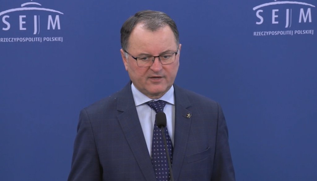 PiS o środkach na sport. Poseł Czartoryski: "Będzie mniej boisk, hal sportowych, basenów" [WIDEO]