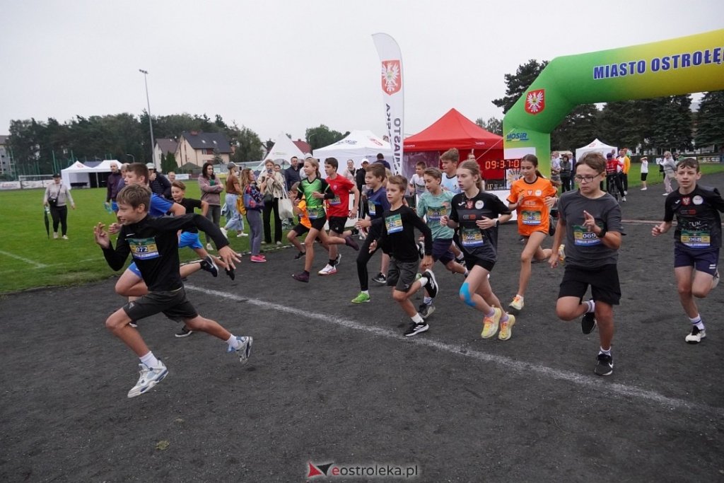 Oni już znają smak zwycięstwa! Mali bohaterowie P&oacute;łmaratonu Kurpiowskiego [WIDEO, ZDJĘCIA]