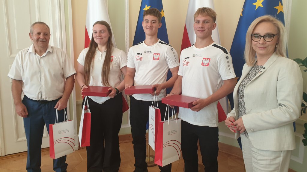 Ostrołęccy ciężarowcy z wizytą u wiceminister sportu. "Ogromne wyr&oacute;żnienie" [ZDJĘCIA]