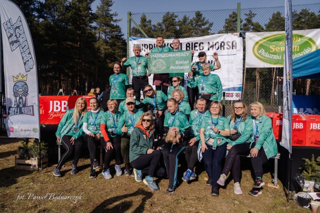 Serafin gościł biegaczy i miłośnik&oacute;w Nordic Walking. Tak wyglądał VIII Kurpiowski Bieg Morsa [ZDJĘCIA]