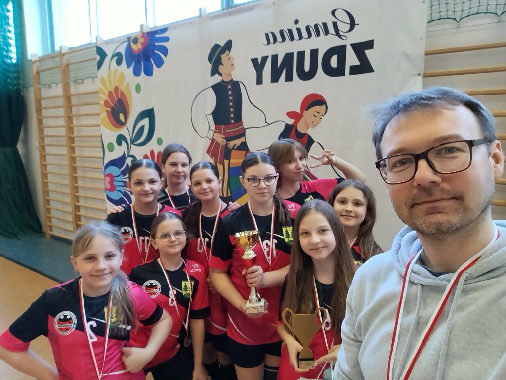 Biedronki z Chudka w finale Mistrzostw Polski! Wielki sukces młodych unihokeistek