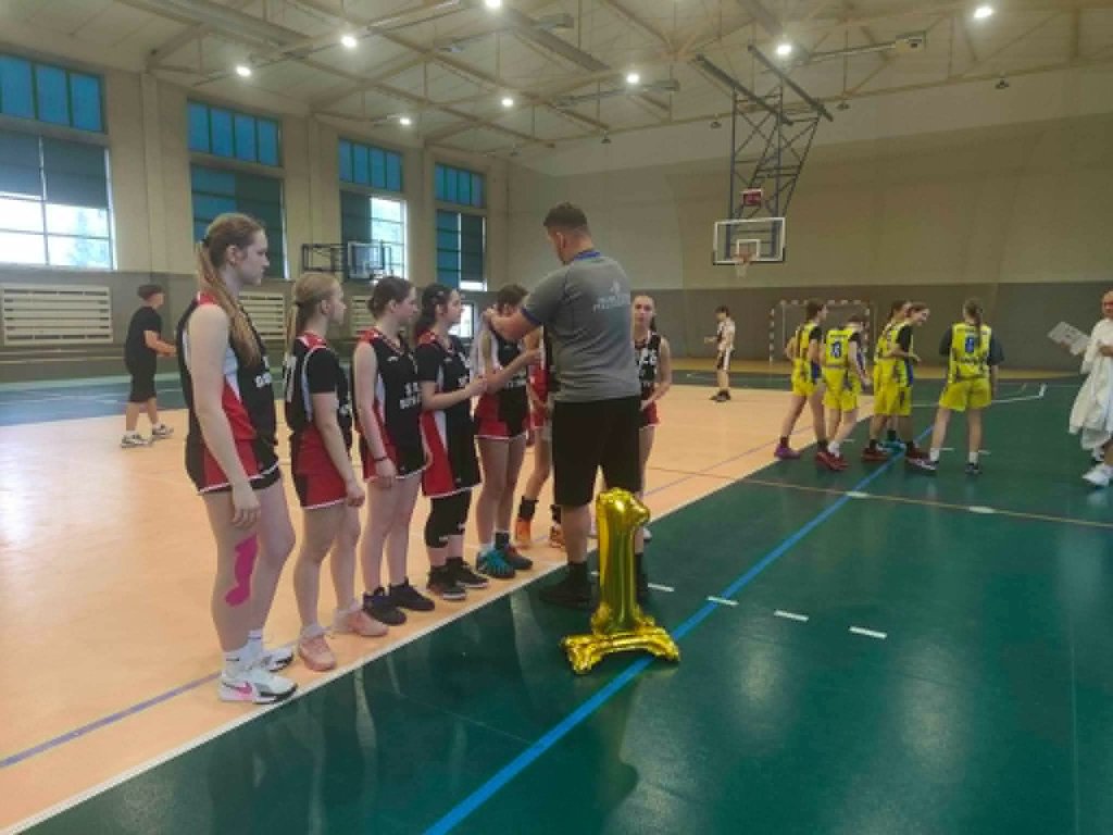 Koszykarki SP nr 10 w Ostrołęce mistrzyniami Mazowsza [ZDJĘCIA]