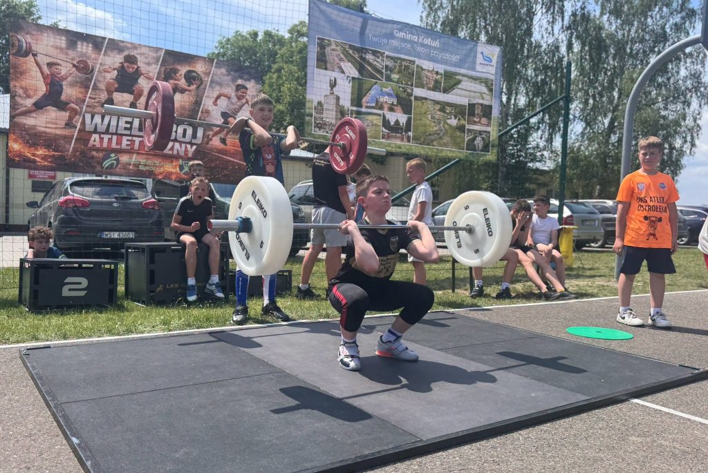 Skrzaty Atlety Ostrołęka na podium! Udany start w Mazowieckim Wieloboju Atletycznym [ZDJĘCIA]