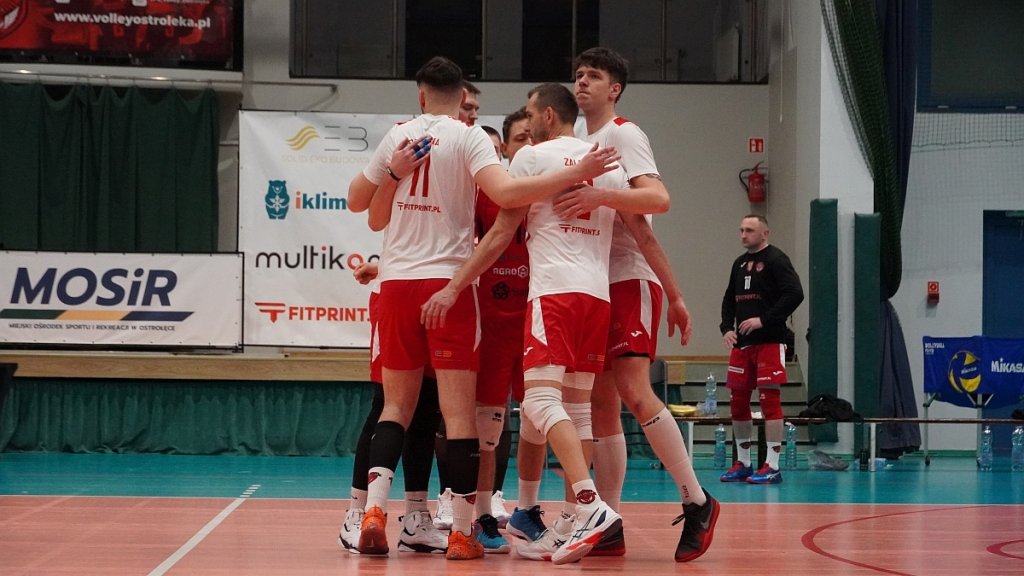 Volleyowi przegrał i przeprasza kibic&oacute;w. O utrzymanie powalczy w barażach