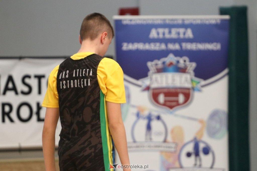 Otwarte Mistrzostwa Ostrołęki w podnoszeniu ciężarów U15. Młodzi sztangiści zawalczą w hali Gołasia