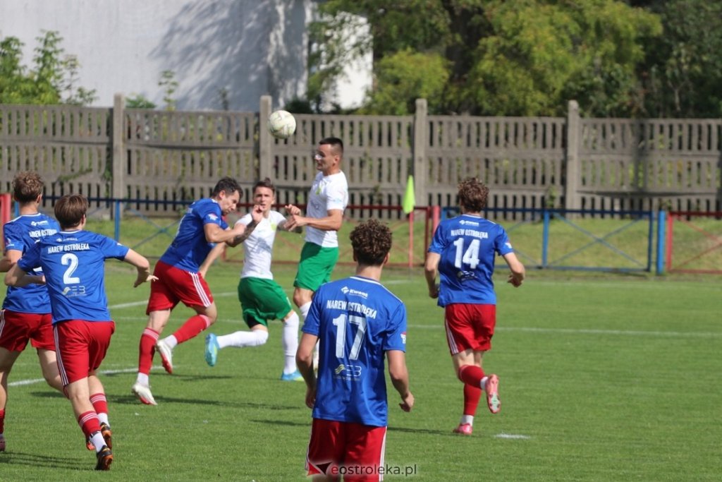 Piłkarski weekend z emocjami. Ostrołęka i Baranowo mają co świętować [WYNIKI, TABELE]