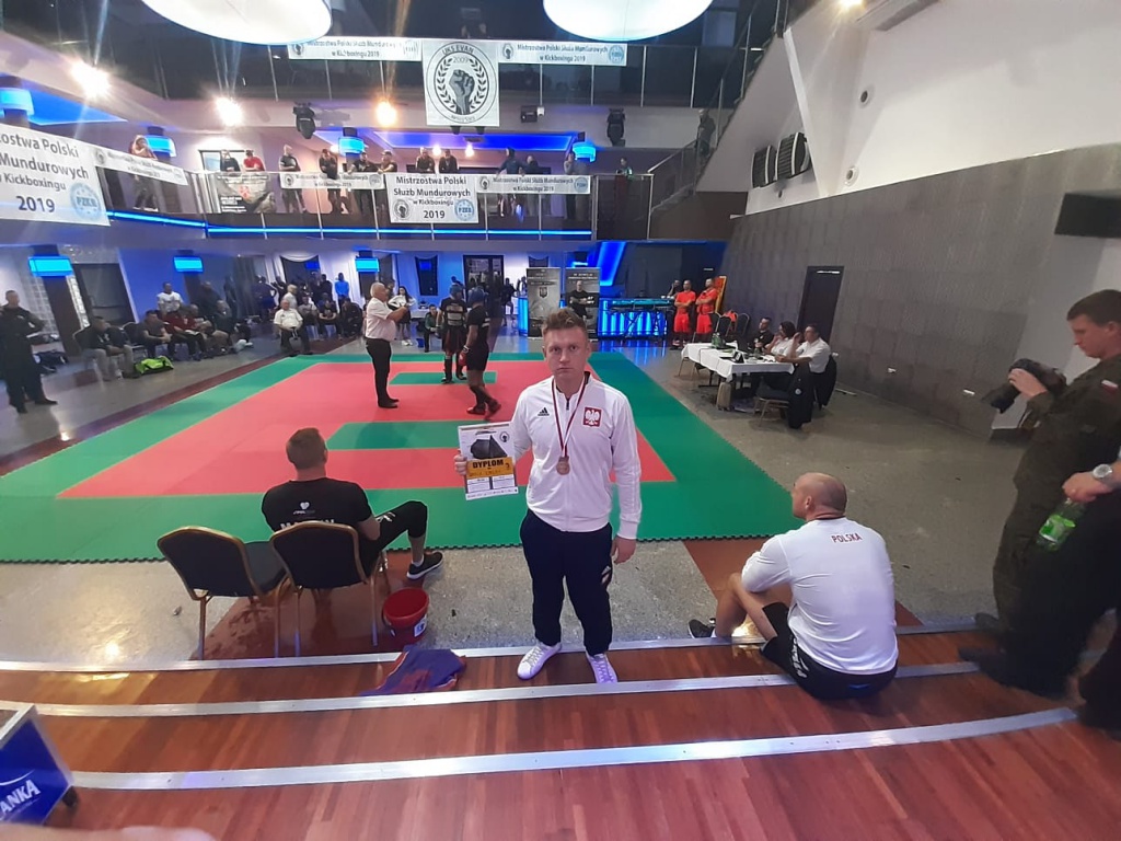 Policja potęgą w kickboxingu. Daniel Zaręba z medalem!