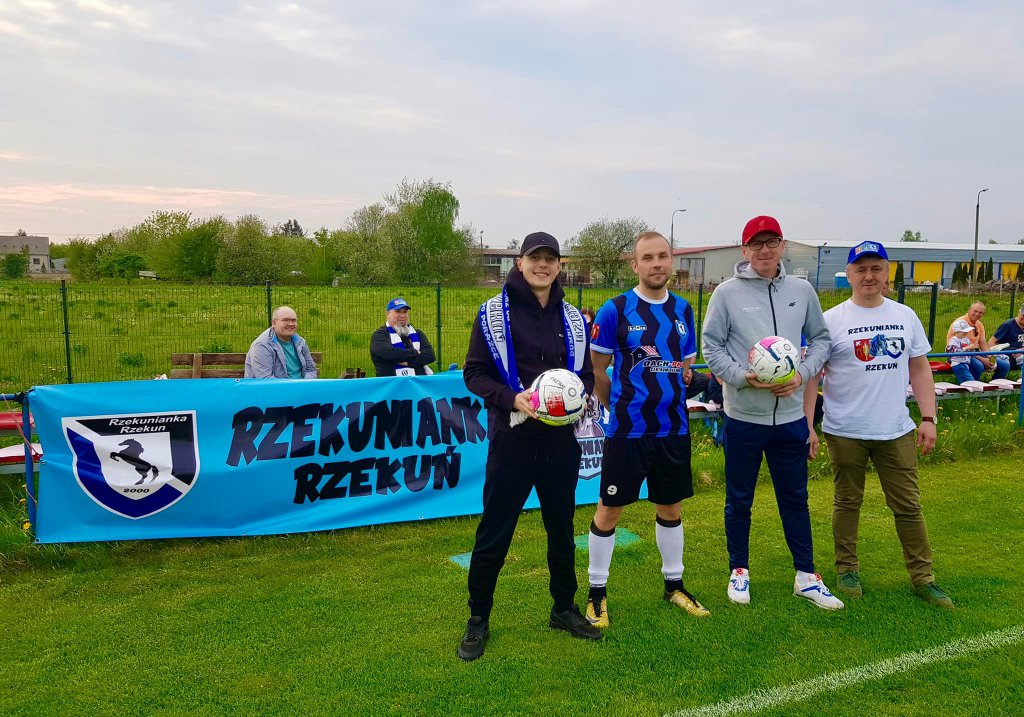 Wylicytuj piłkę Rzekunianki i pom&oacute;ż Marcinowi Tyszce