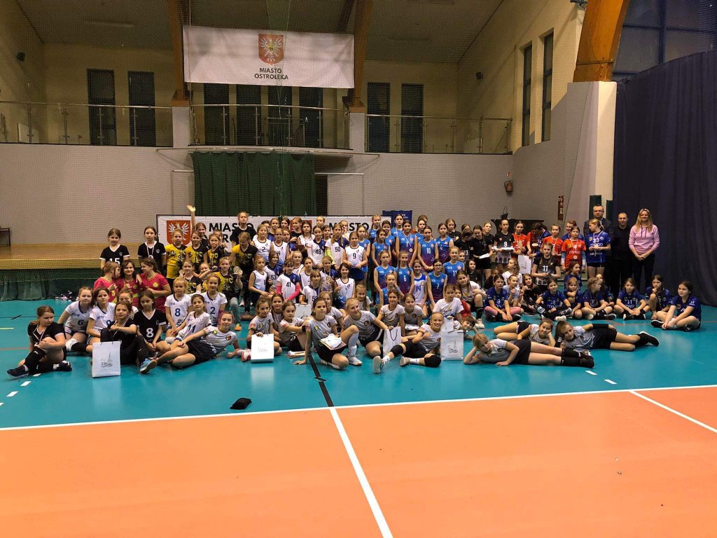 Święto minisiatk&oacute;wki w Ostrołęce. Triumf Lesznowoli i Nadarzyna