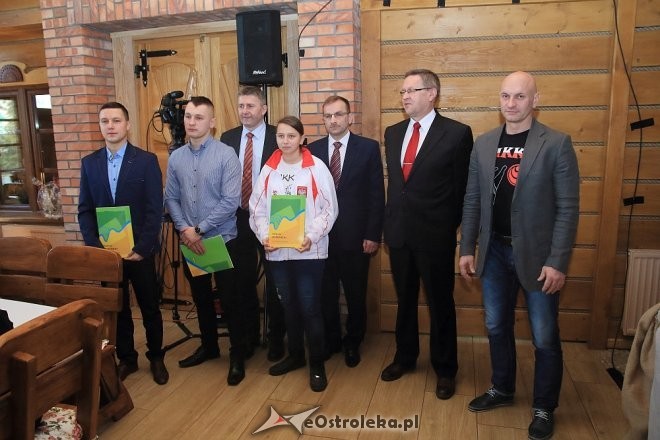Sportowcy nagrodzeni przez starostę ostrołęckiego [ZDJĘCIA]