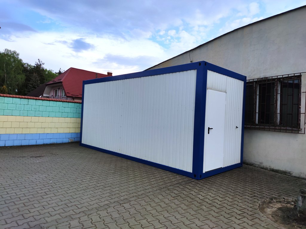 Na stadionie przy Witosa stanęła szatnia kontenerowa