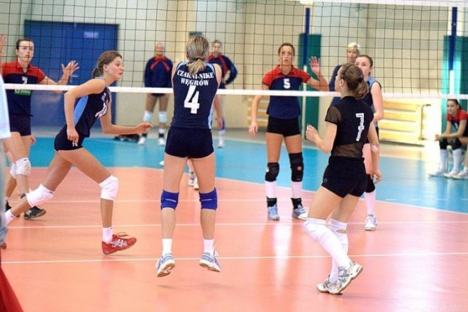 Książka "Nike" o węgrowskiej siatkówce z akcentem ostrołęckim