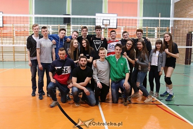 Spełniaj marzenia, trenuj siatk&oacute;wkę lub lekką atletykę w Szkole Podstawowej nr 5 [WIDEO]