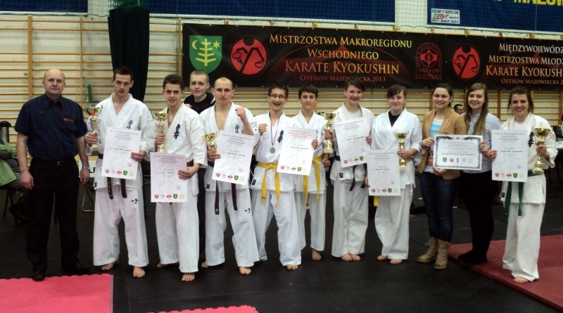 Karate kyokoushin: Grad medali ostrołęczan na zawodach w Ostrowi Mazowieckiej