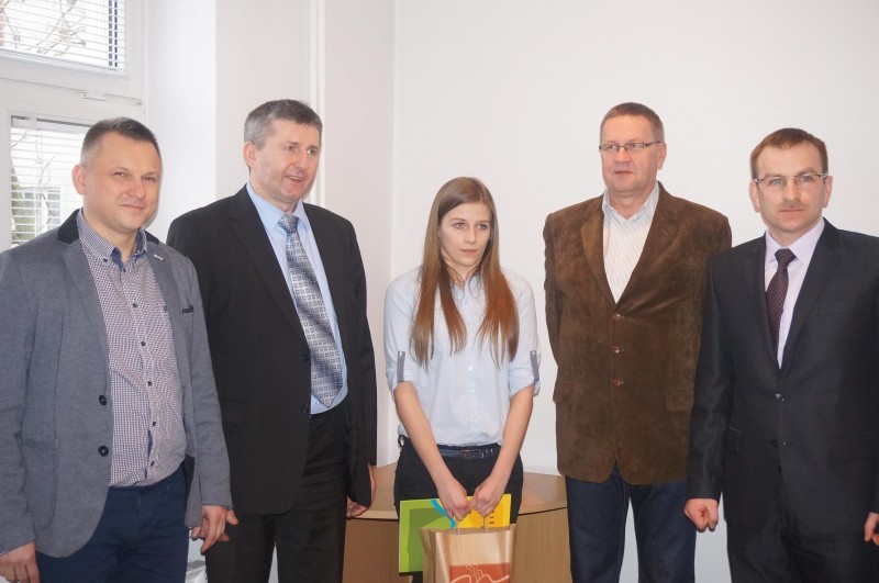 Karolina Abramczyk z wyróżnieniem starosty ostrołęckiego