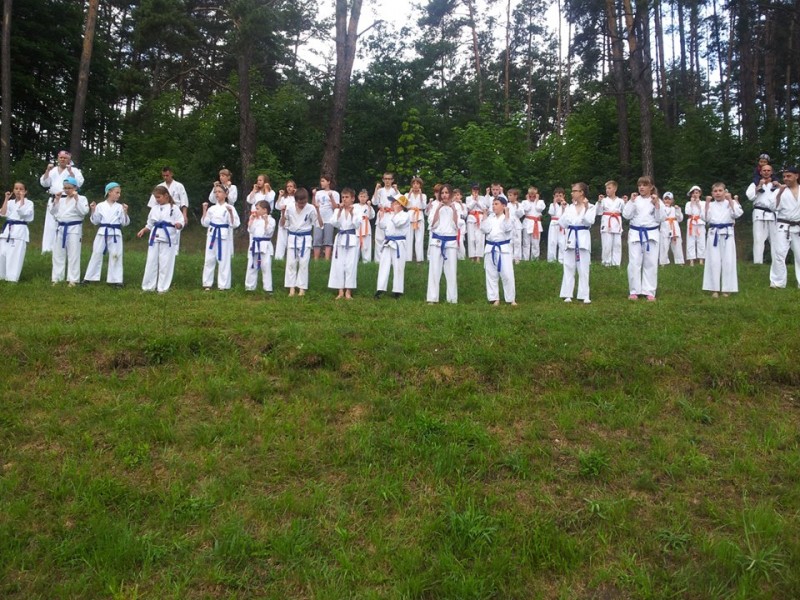 Letnia Szkoła Karate w Pieckach za nami: Zobacz jak trenowali karatecy OKKK!