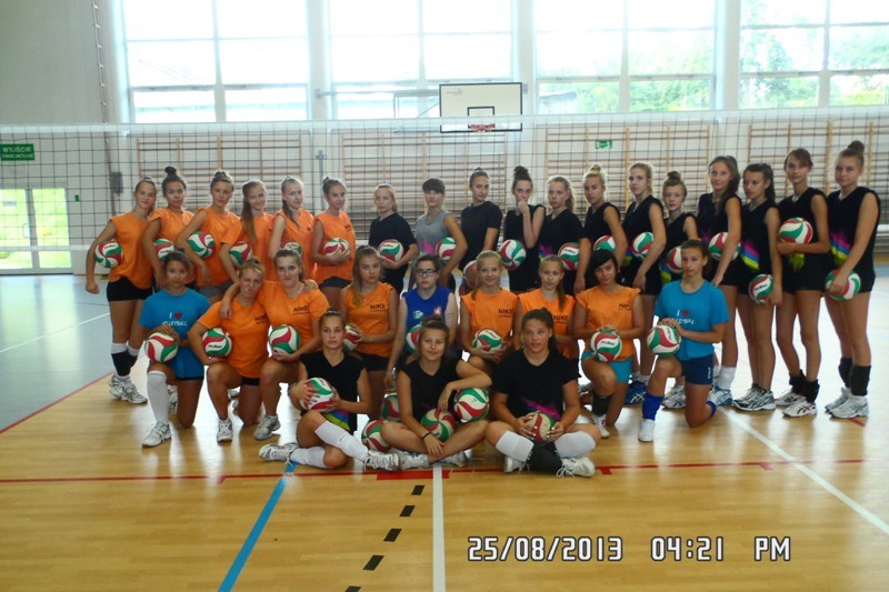 Pozdrowienia z obozu sportowego od siatkarek Nike