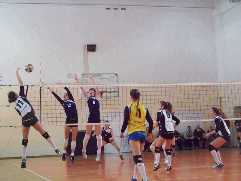 III liga: Nike bez zwycięstwa w meczu z liderem [ZDJĘCIA, WIDEO]