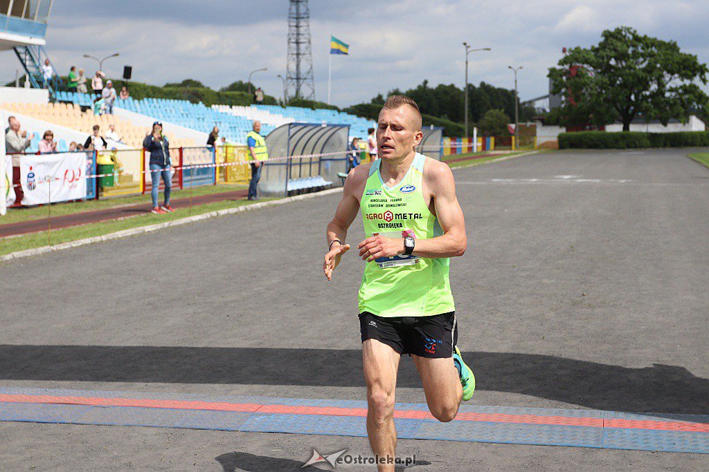 Przemysław Dąbrowski powraca po koronę kr&oacute;la P&oacute;łmaratonu Kurpiowskiego