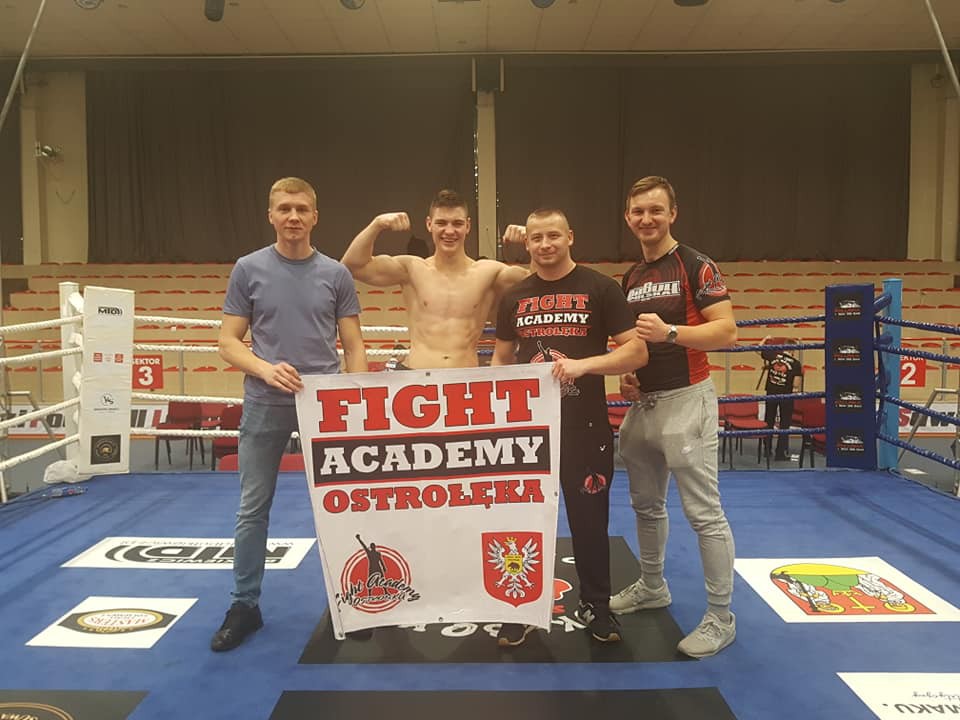 Efektowny nokaut Modzela, porażka Golona. Fight Academy na gali w Suwałkach