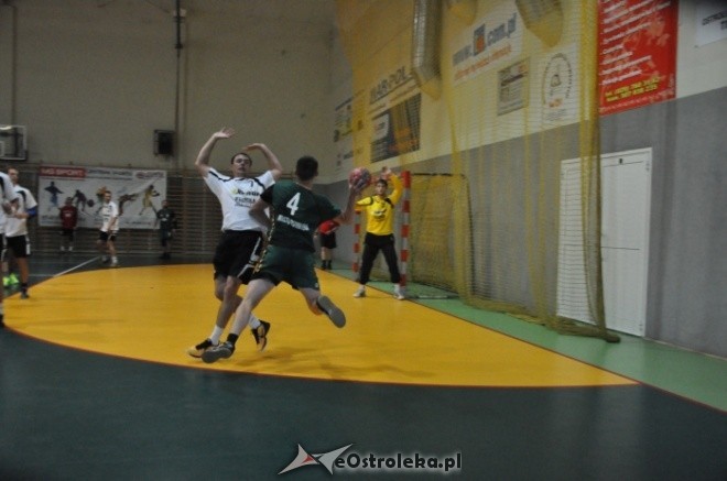 II liga: Trudna sytuacja szczypiornist&oacute;w Tr&oacute;jki [TABELA]