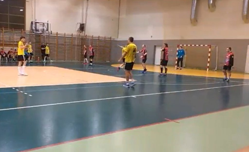 II liga piłki ręcznej. Ambitna pogoń Tr&oacute;jki, zwycięstwo Bestiosu